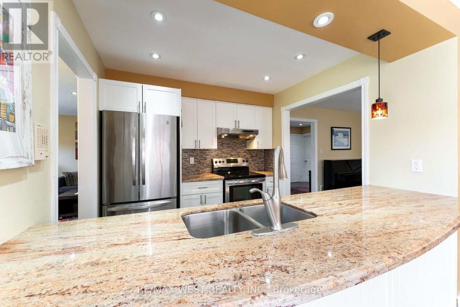 226 AUSTIN DRIVE Image 12