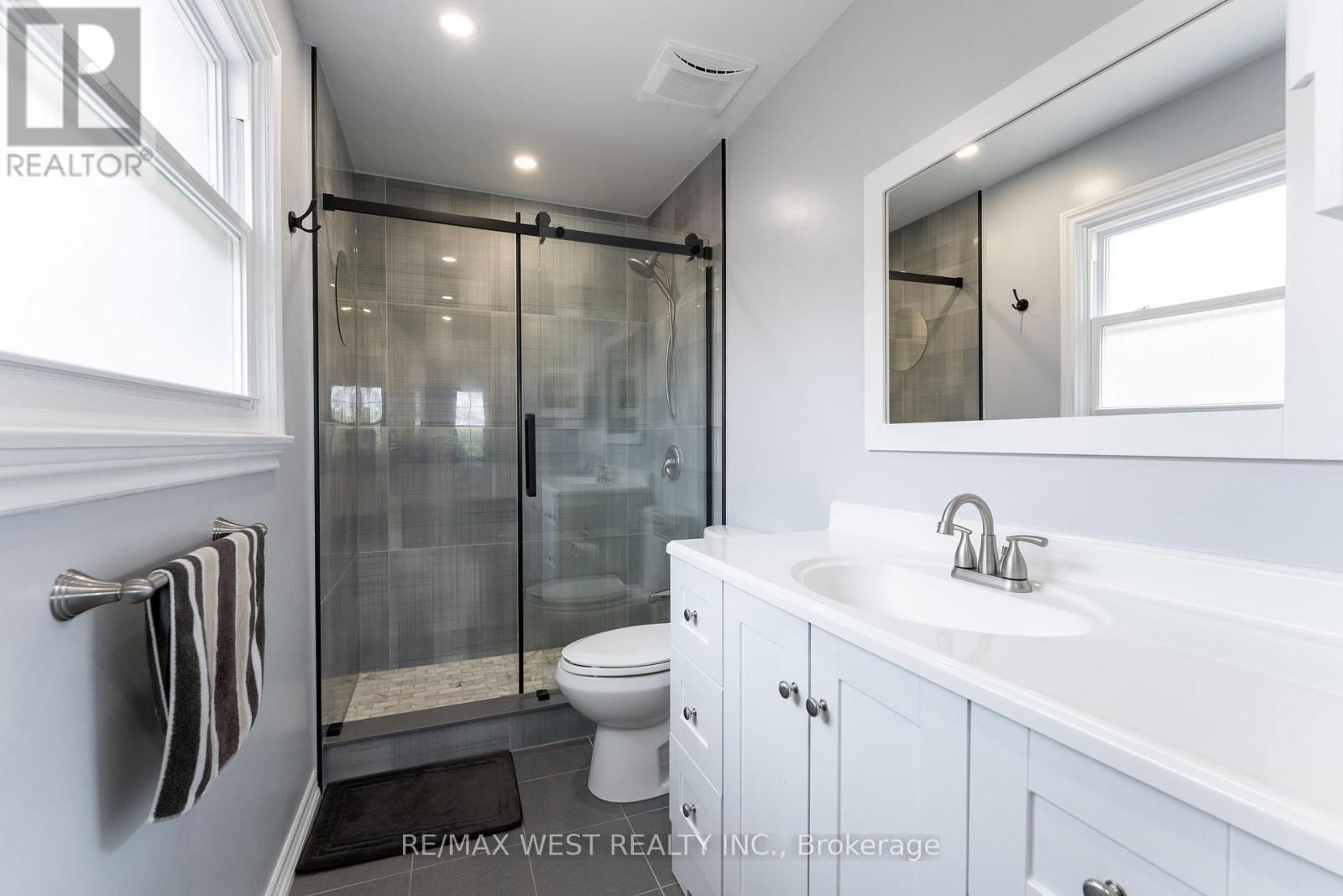 226 AUSTIN DRIVE Image 25