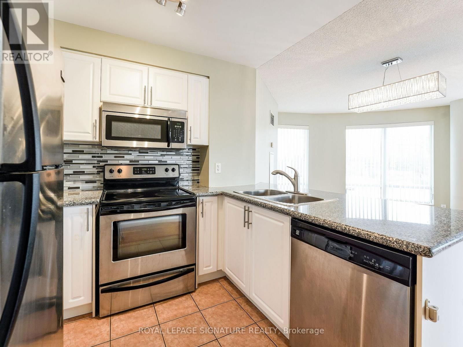 201 - 18 HARDING BOULEVARD Image 13