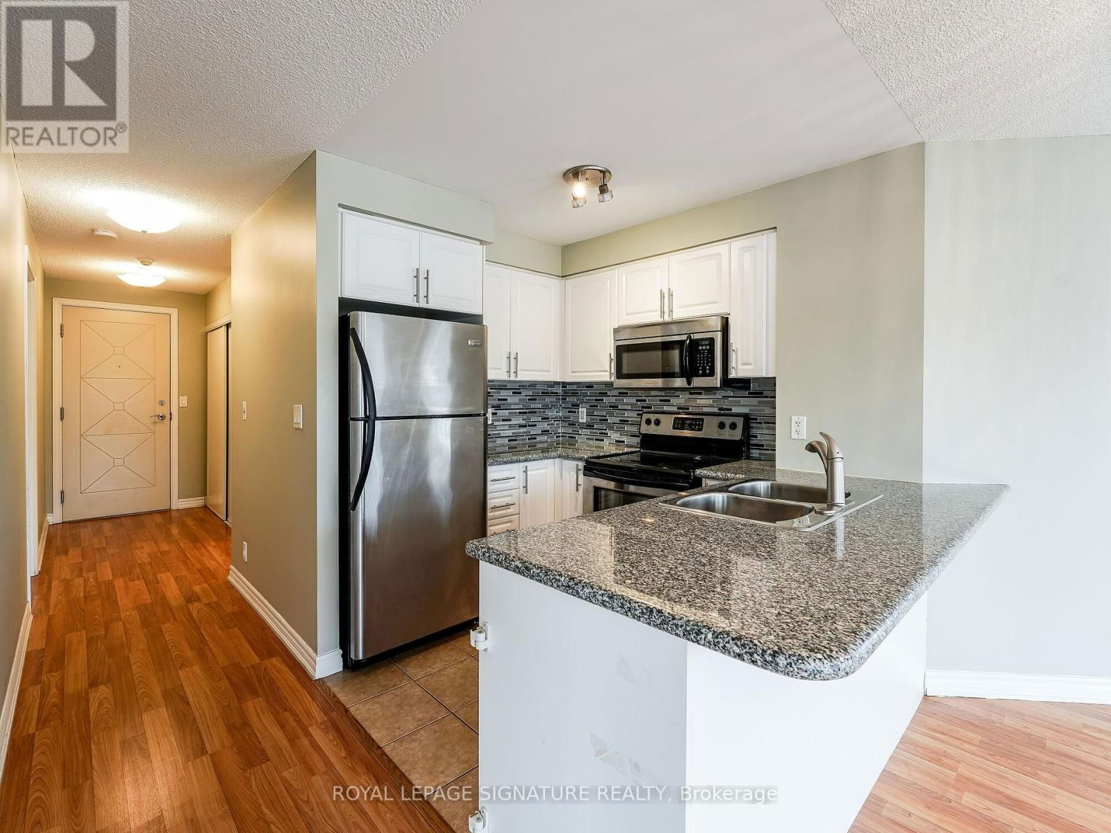 201 - 18 HARDING BOULEVARD Image 15