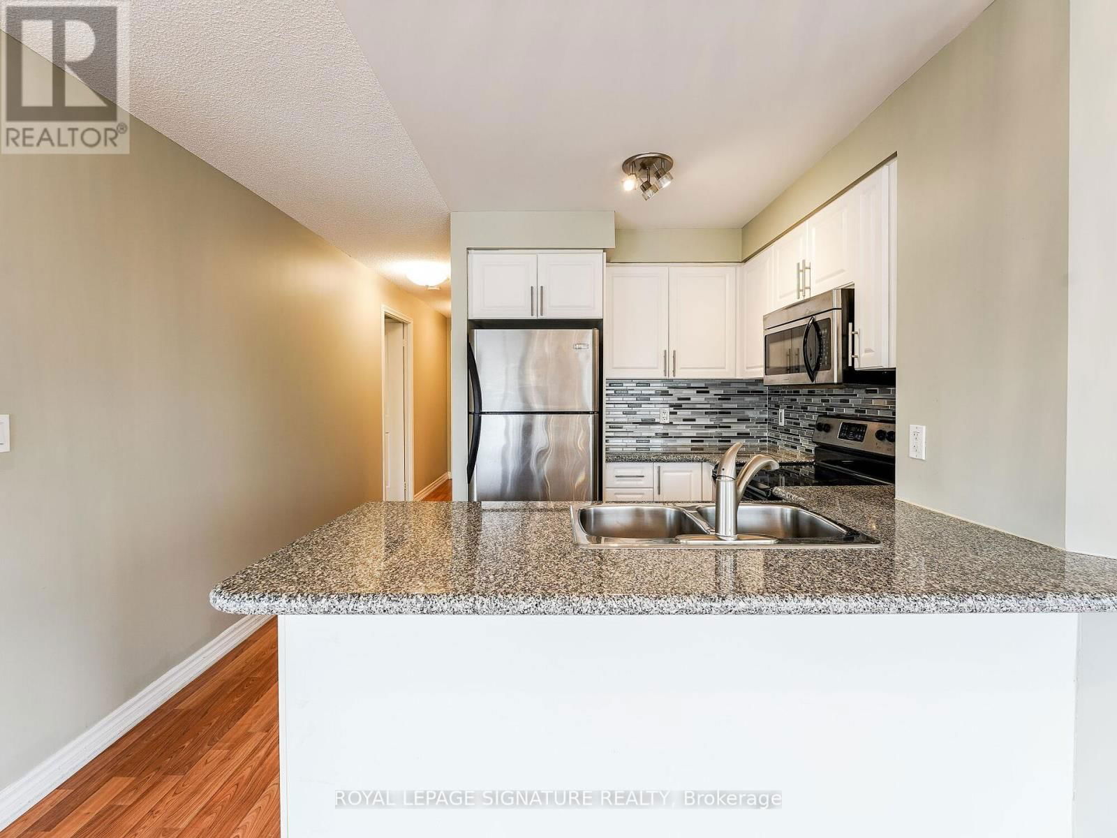 201 - 18 HARDING BOULEVARD Image 16