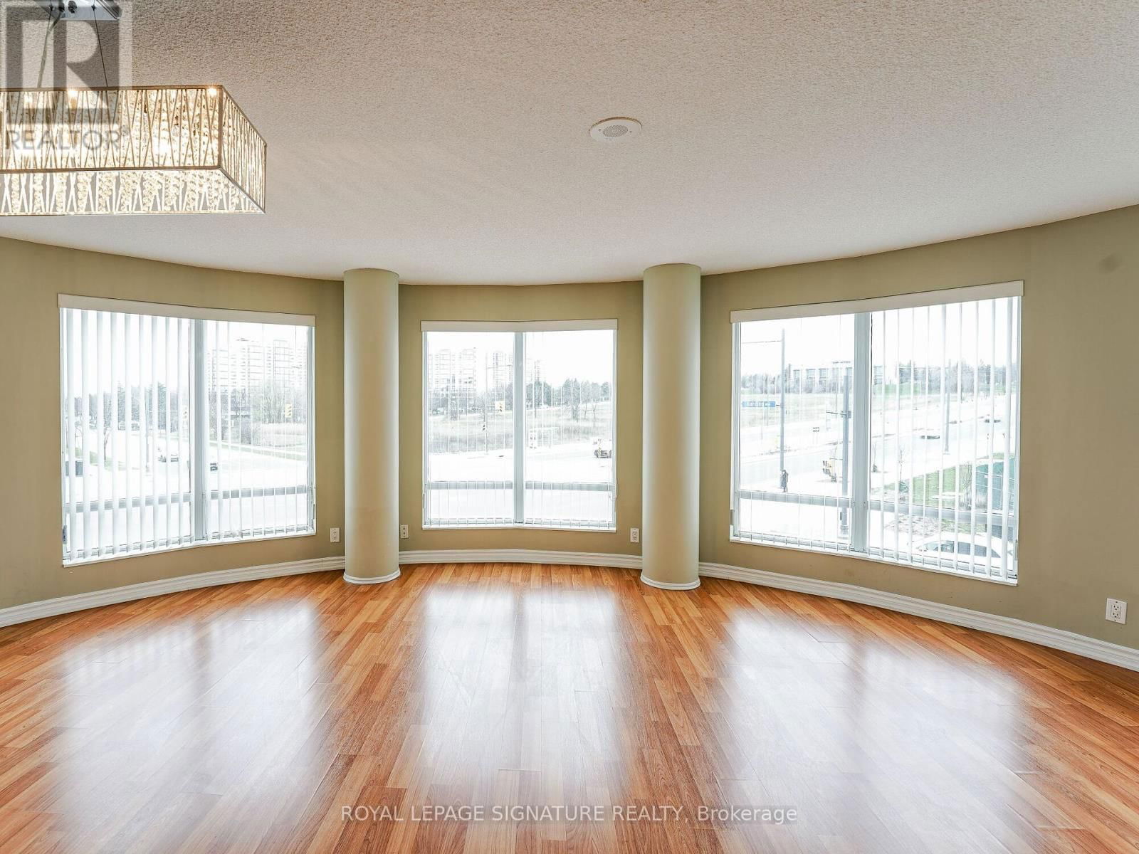 201 - 18 HARDING BOULEVARD Image 18