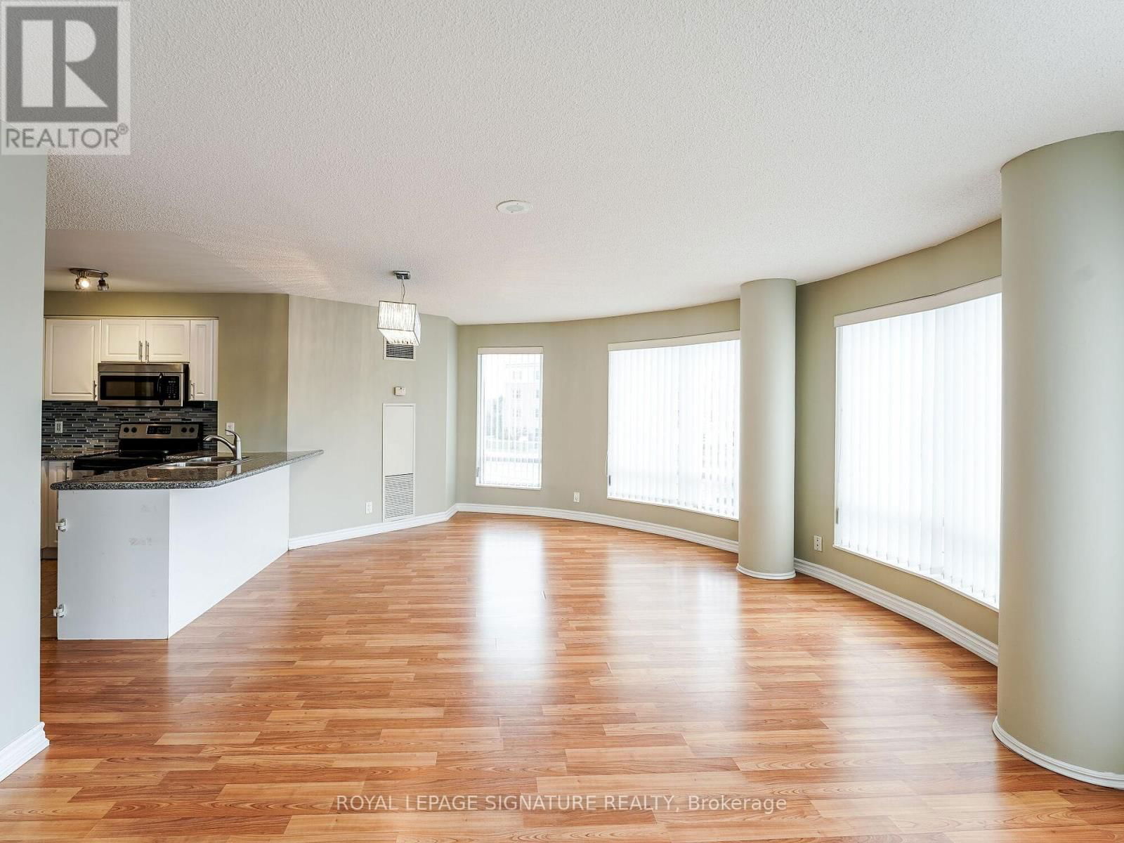 201 - 18 HARDING BOULEVARD Image 20