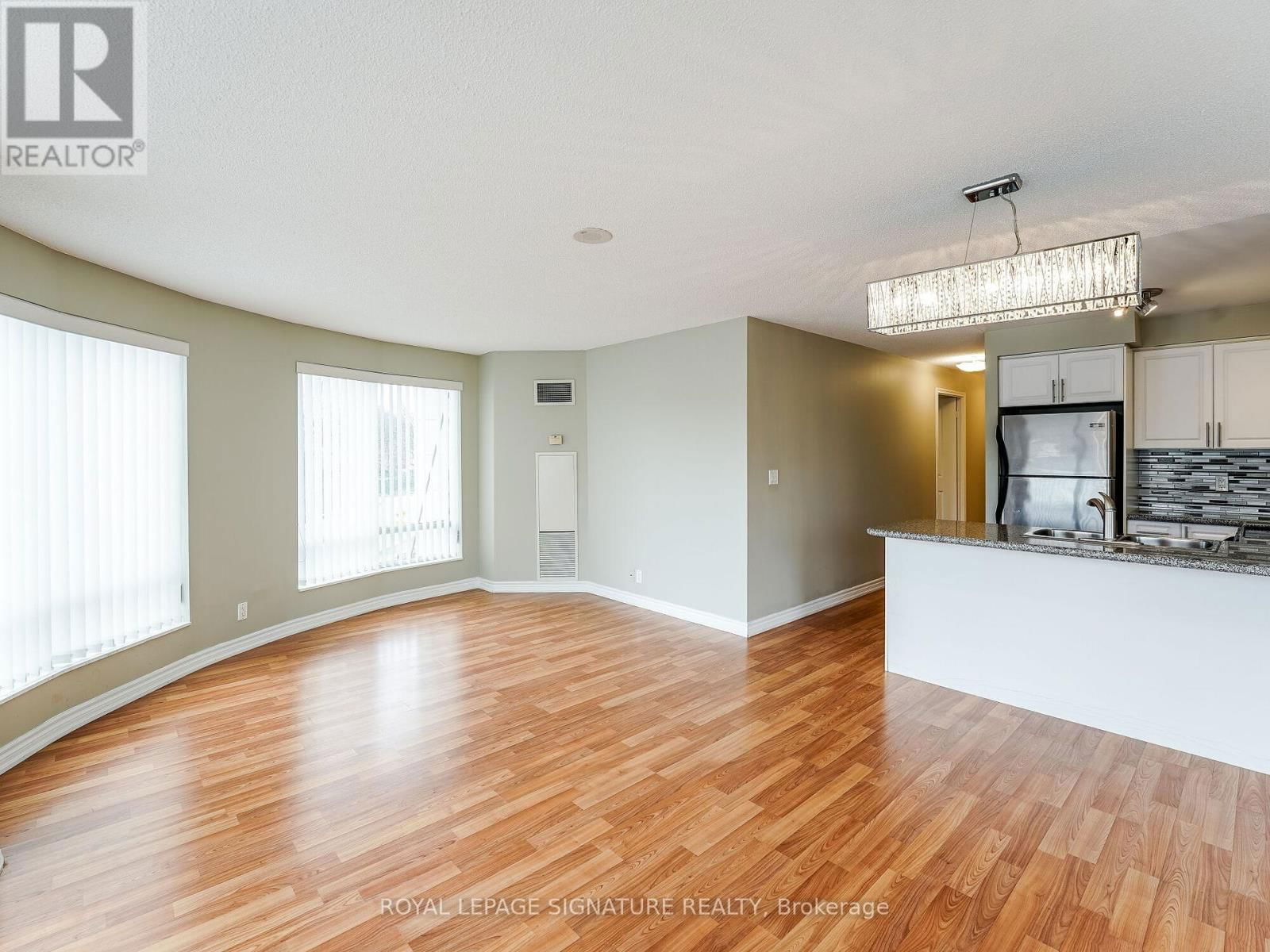 201 - 18 HARDING BOULEVARD Image 23
