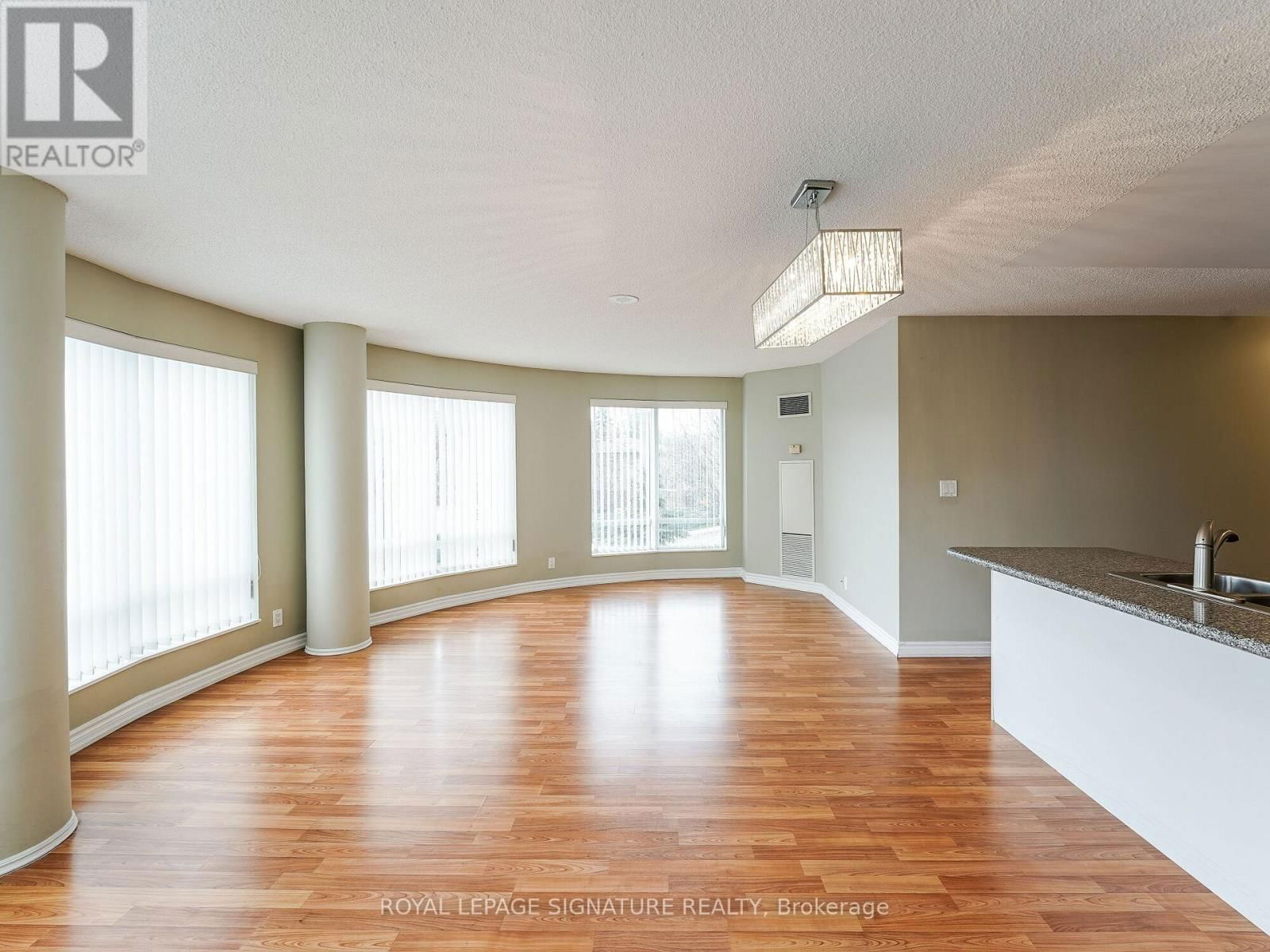 201 - 18 HARDING BOULEVARD Image 24