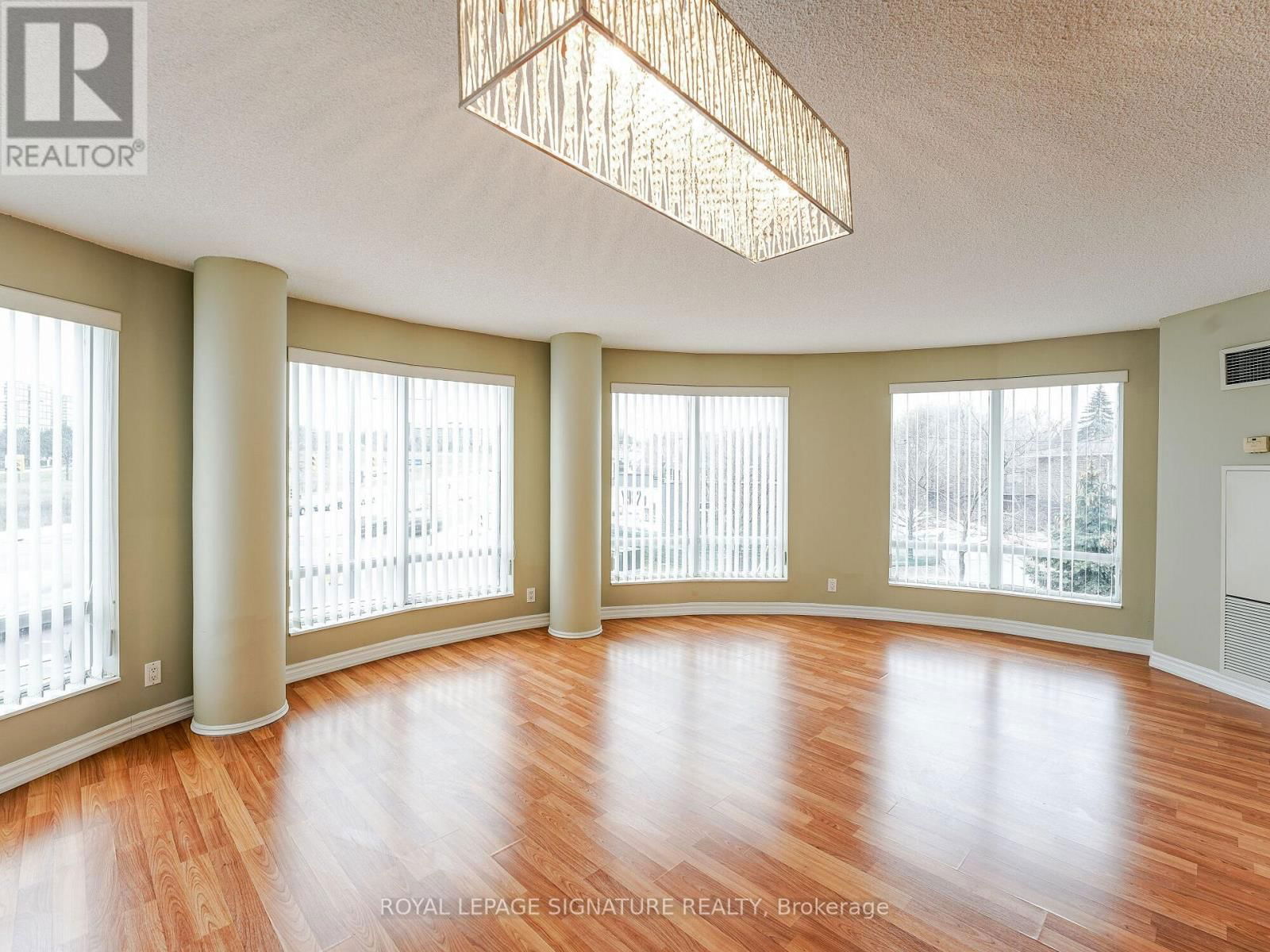 201 - 18 HARDING BOULEVARD Image 25