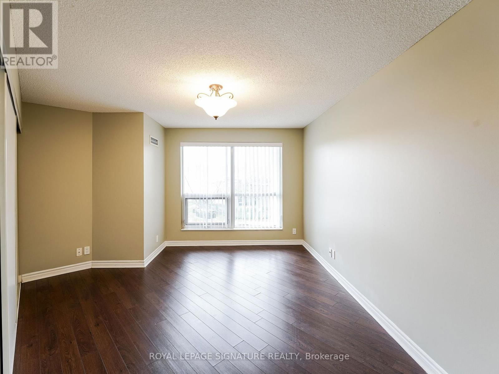 201 - 18 HARDING BOULEVARD Image 28