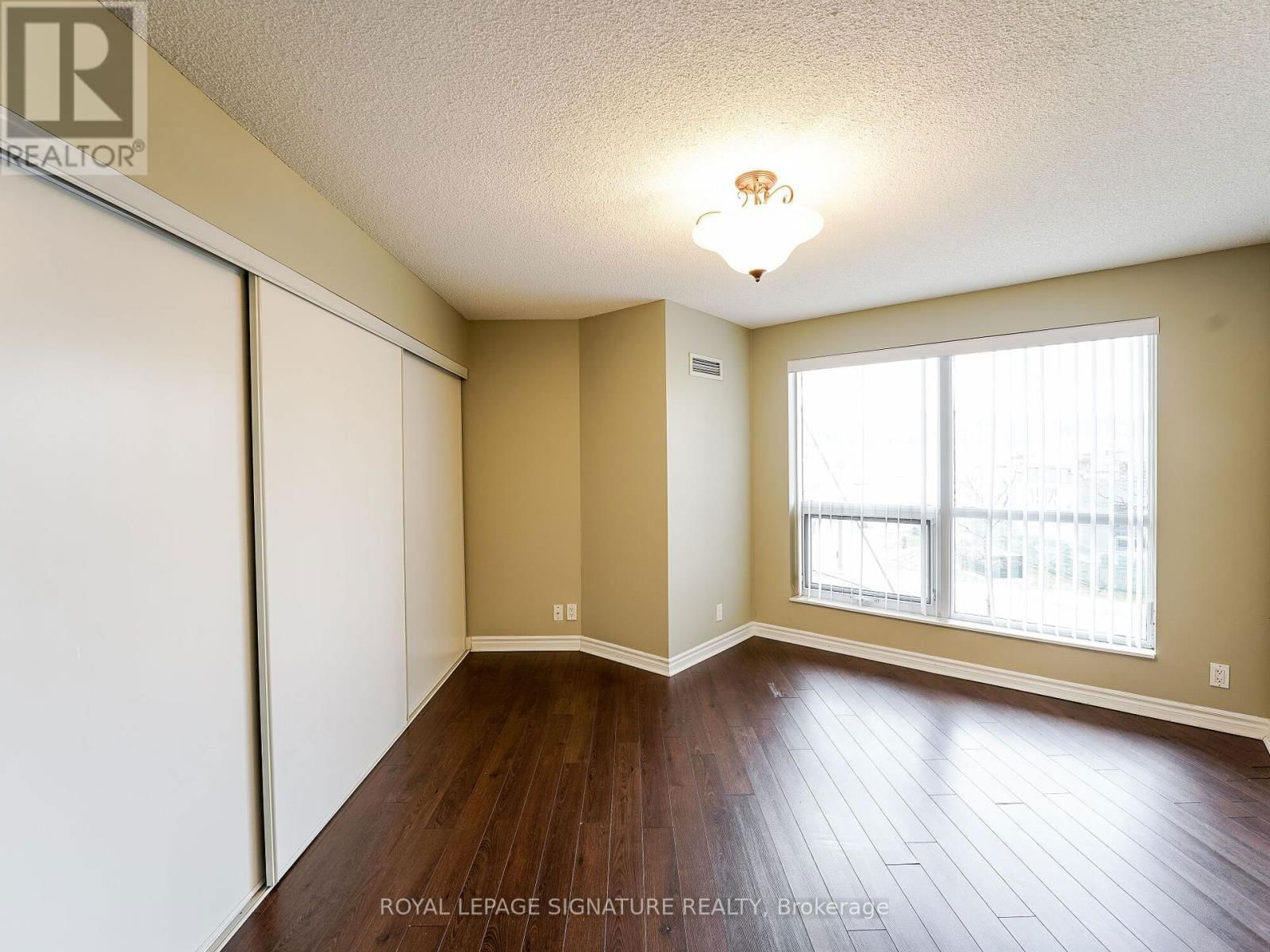 201 - 18 HARDING BOULEVARD Image 29