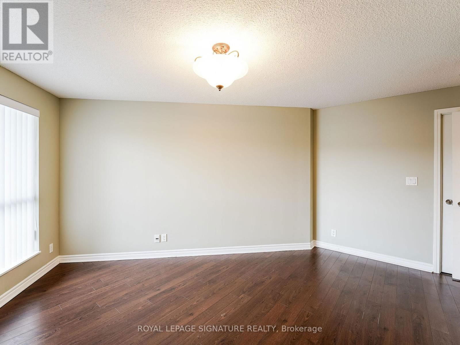 201 - 18 HARDING BOULEVARD Image 31