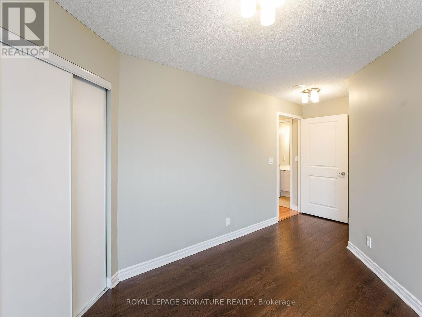 201 - 18 HARDING BOULEVARD Image 36