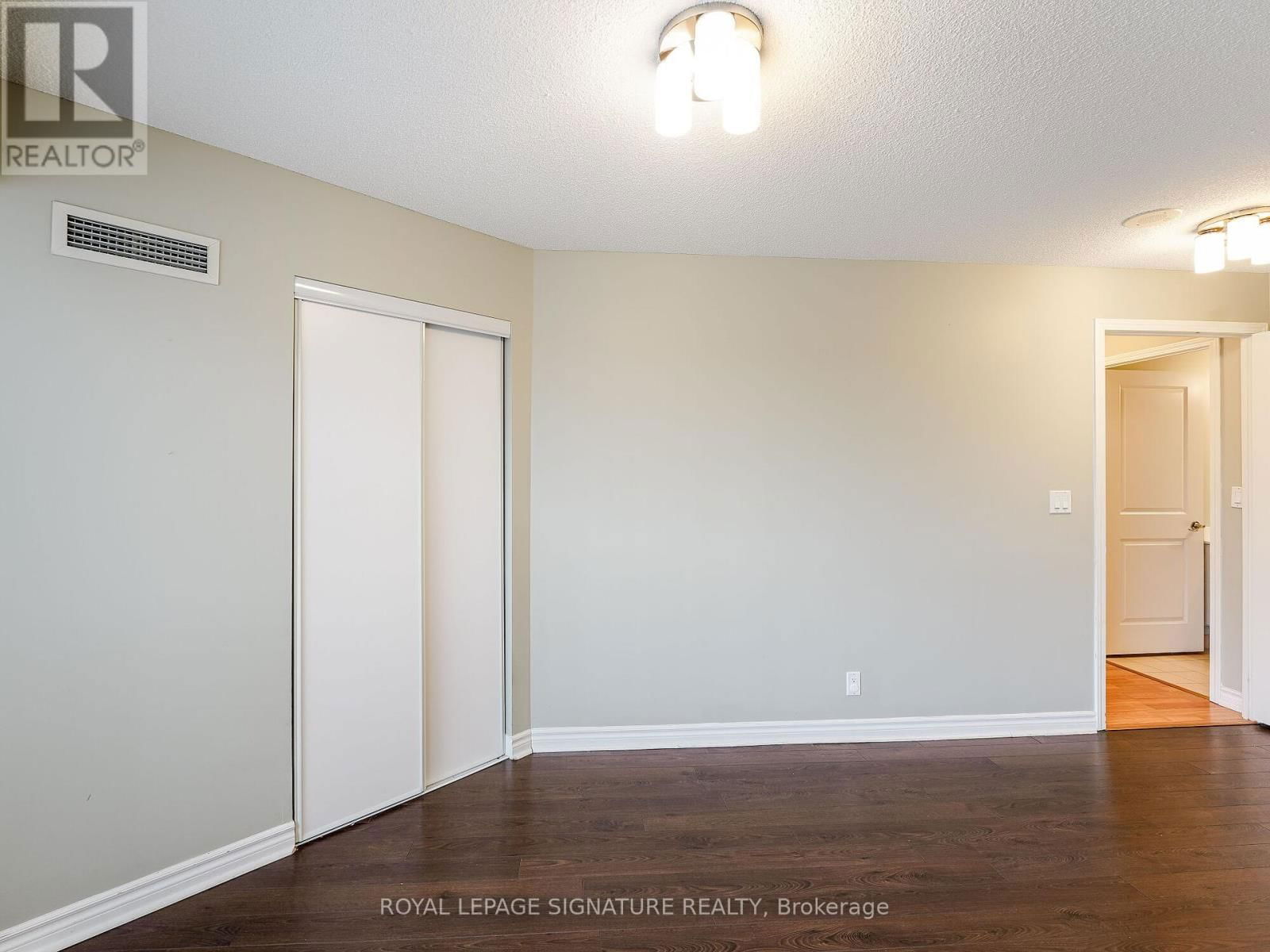 201 - 18 HARDING BOULEVARD Image 37