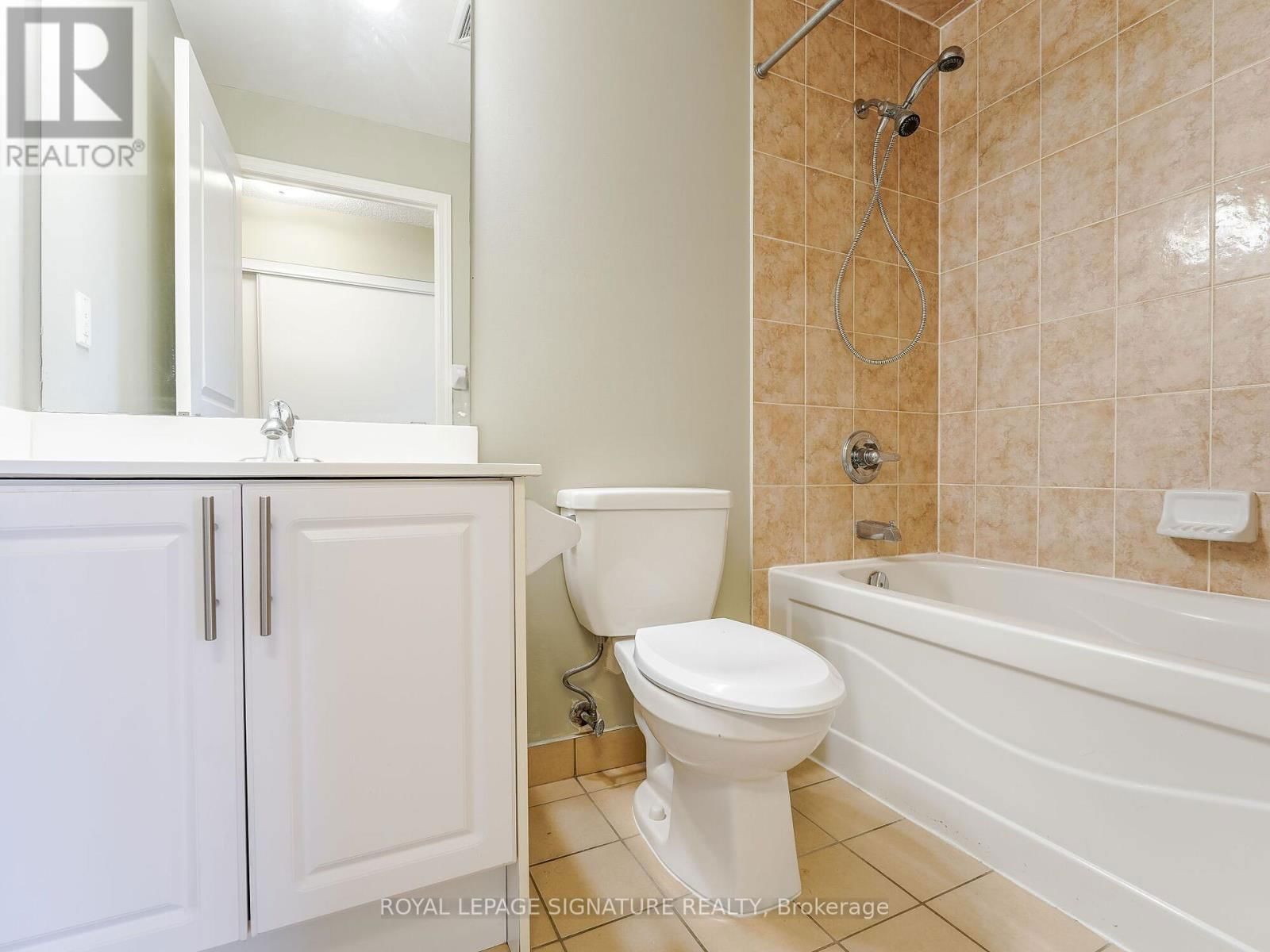 201 - 18 HARDING BOULEVARD Image 38
