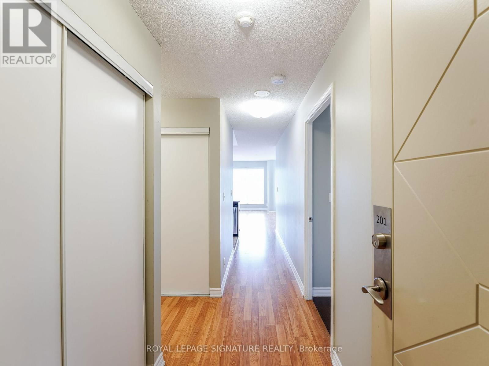 201 - 18 HARDING BOULEVARD Image 7