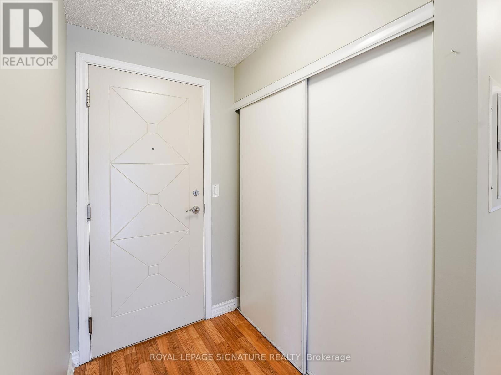 201 - 18 HARDING BOULEVARD Image 9