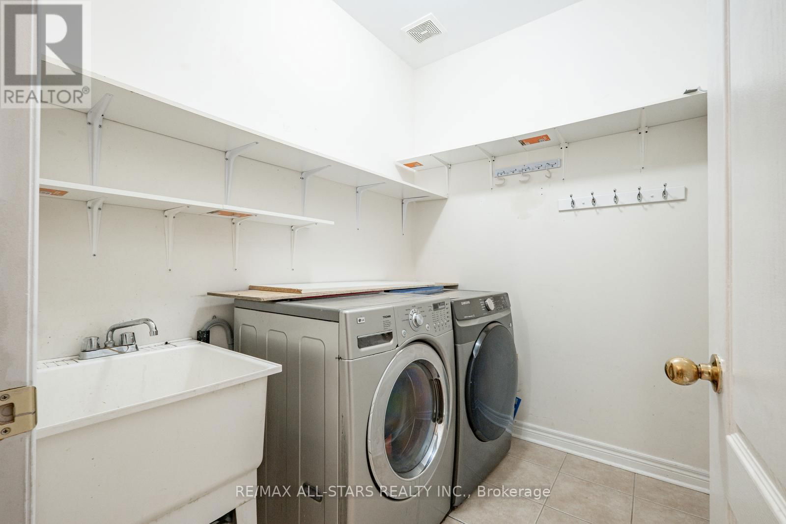 43 HORSEDREAMER LANE Image 40