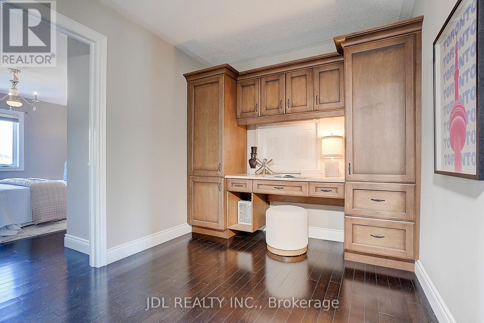 28 EMERY HILL BOULEVARD Image 27