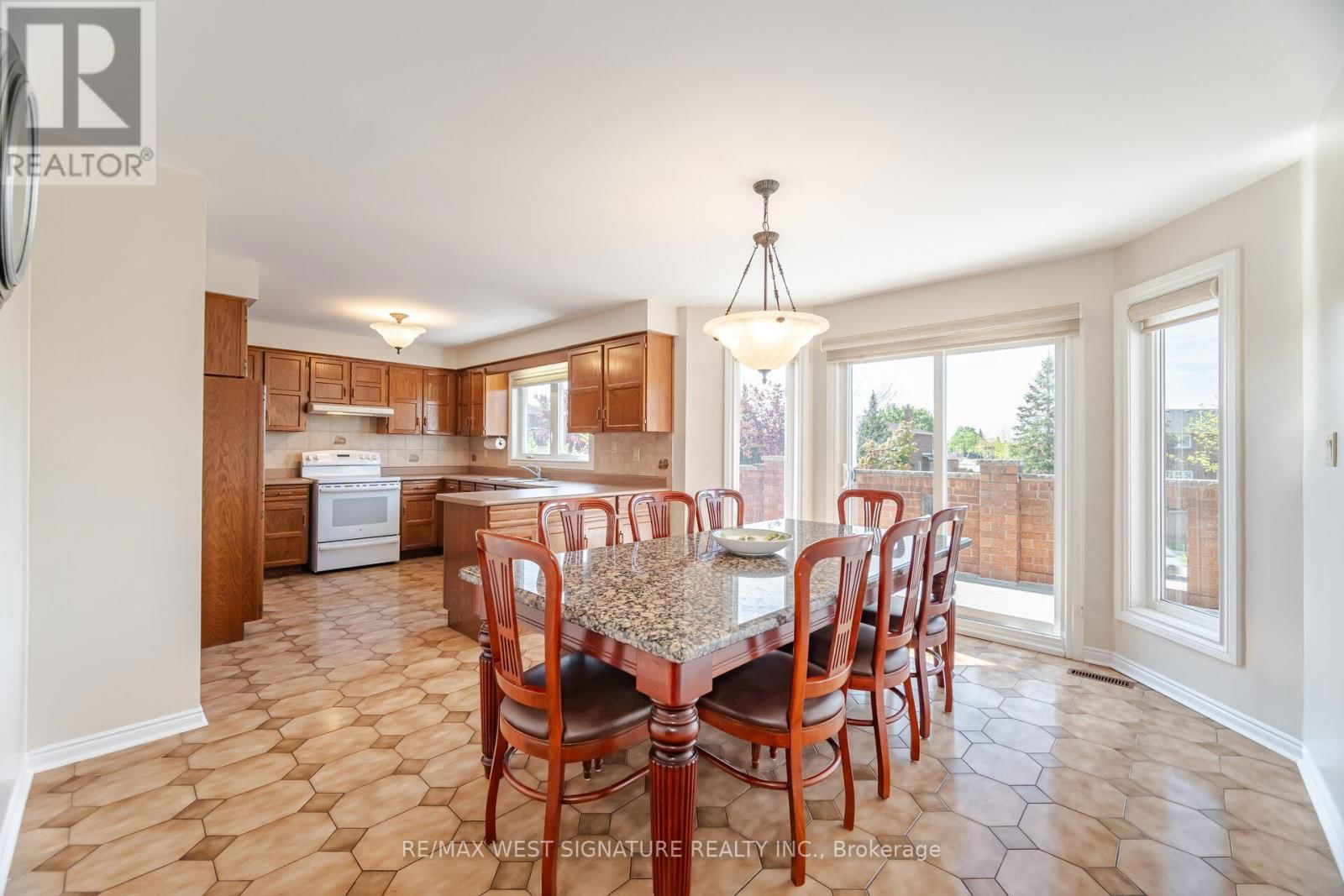 143 VINEYARD COURT Image 10