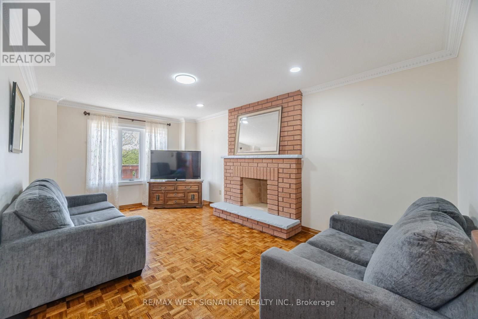 143 VINEYARD COURT Image 13