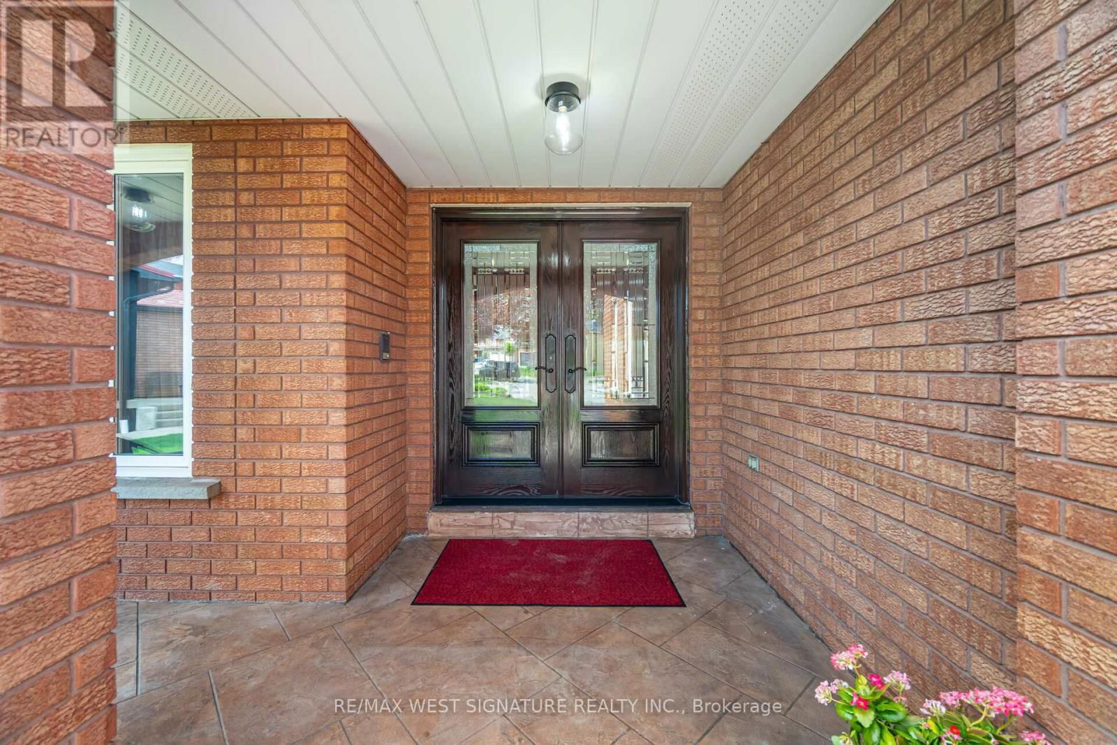 143 VINEYARD COURT Image 2
