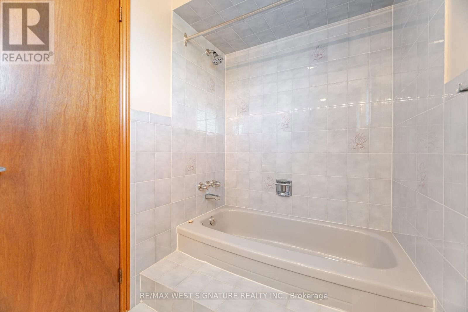 143 VINEYARD COURT Image 20
