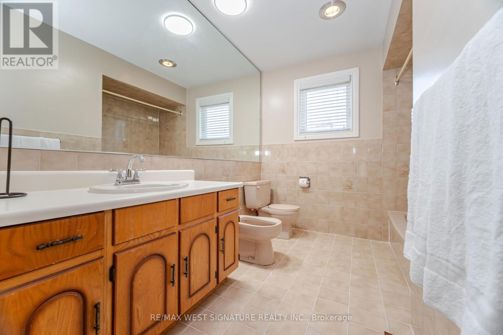 143 VINEYARD COURT Image 24