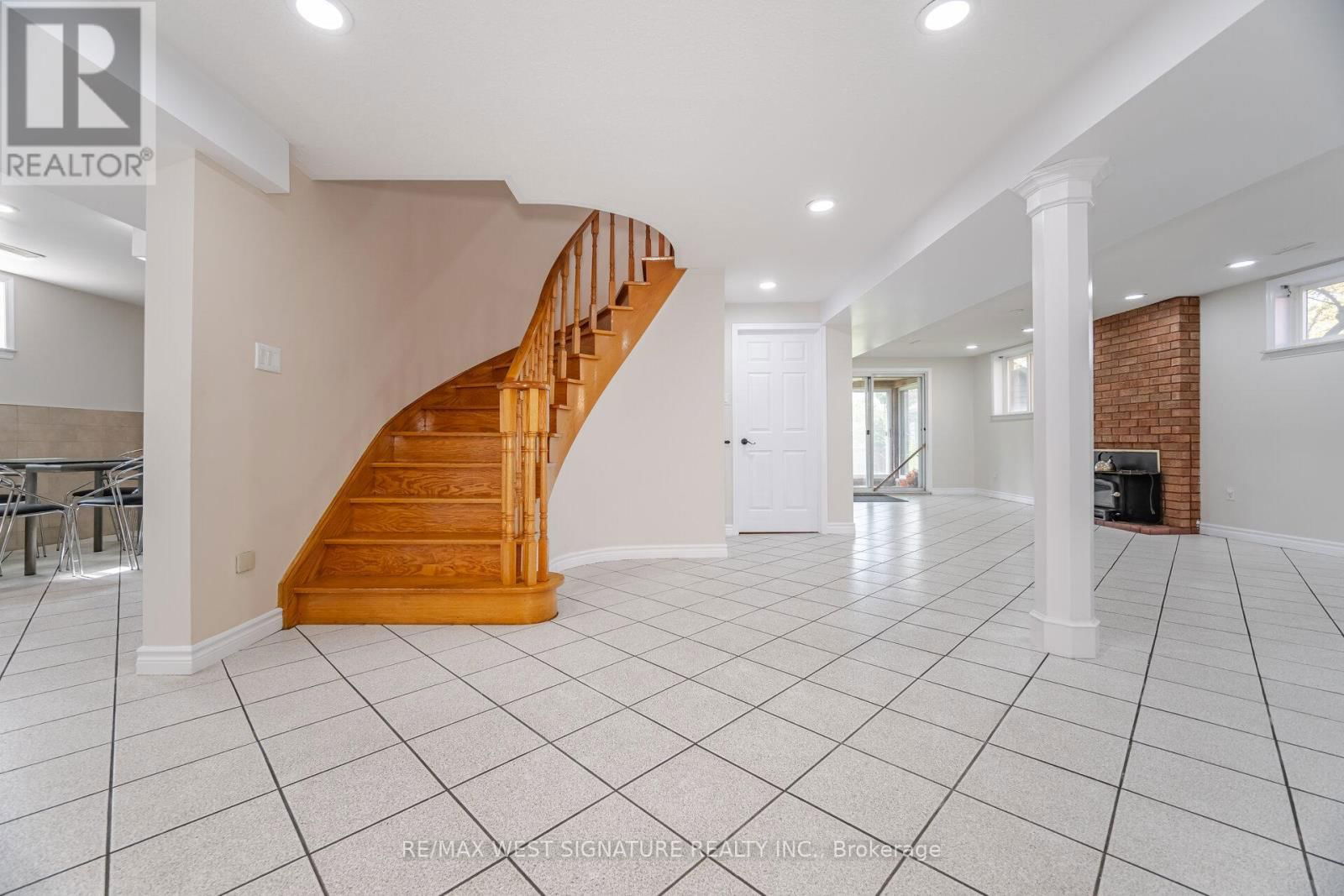 143 VINEYARD COURT Image 25