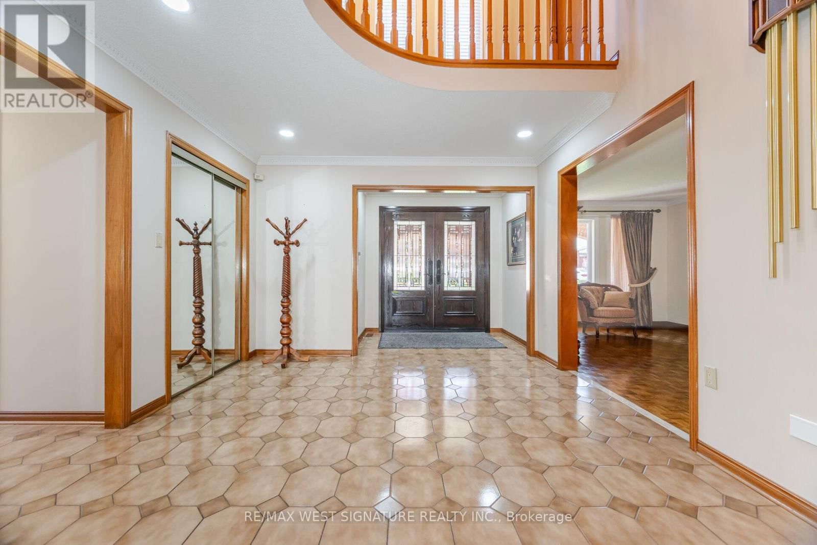 143 VINEYARD COURT Image 3