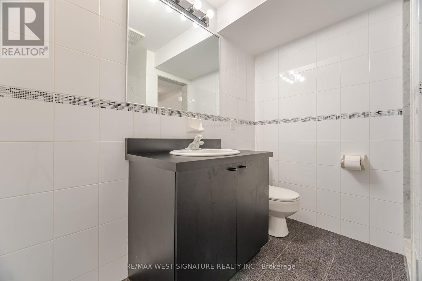 143 VINEYARD COURT Image 30
