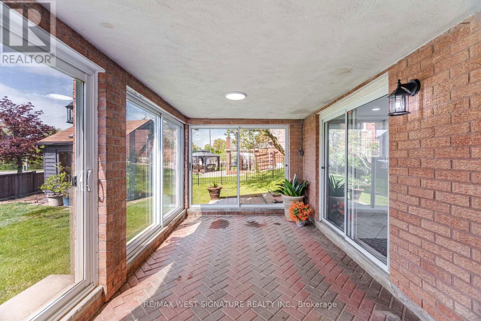 143 VINEYARD COURT Image 33
