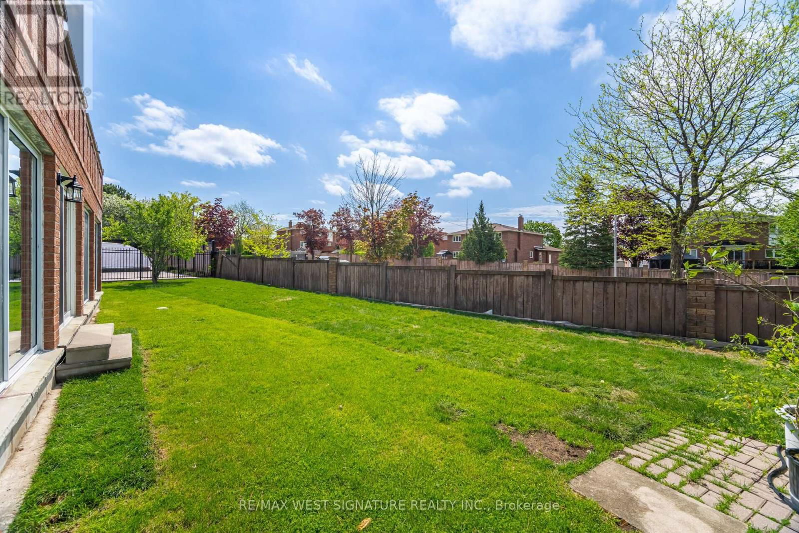 143 VINEYARD COURT Image 36