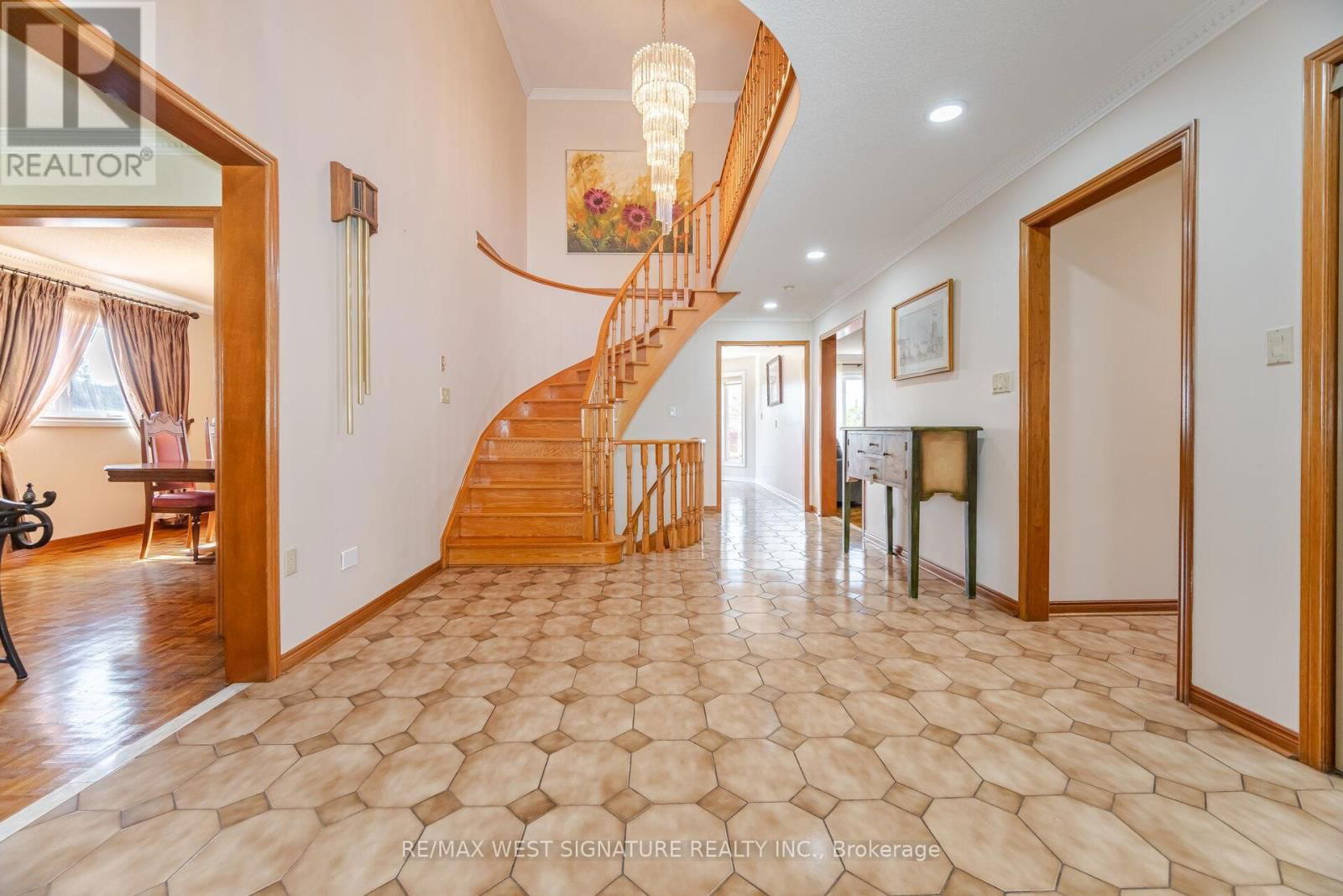 143 VINEYARD COURT Image 4