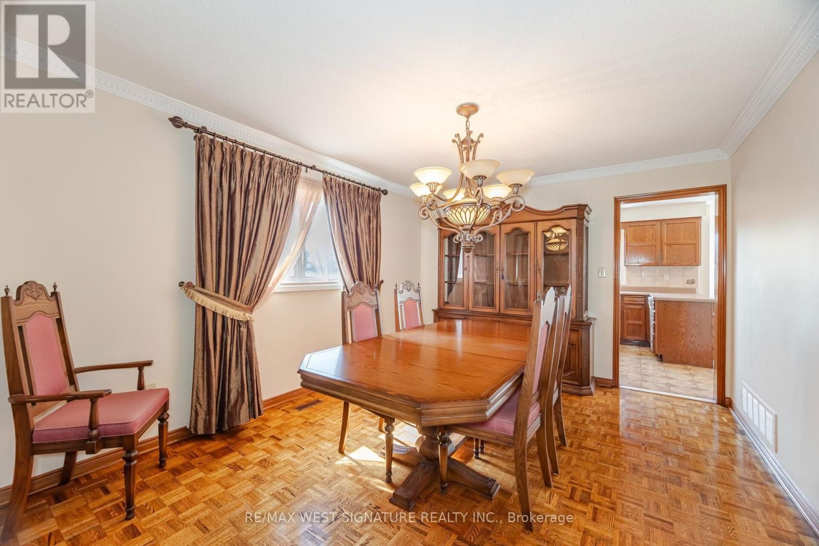 143 VINEYARD COURT Image 6