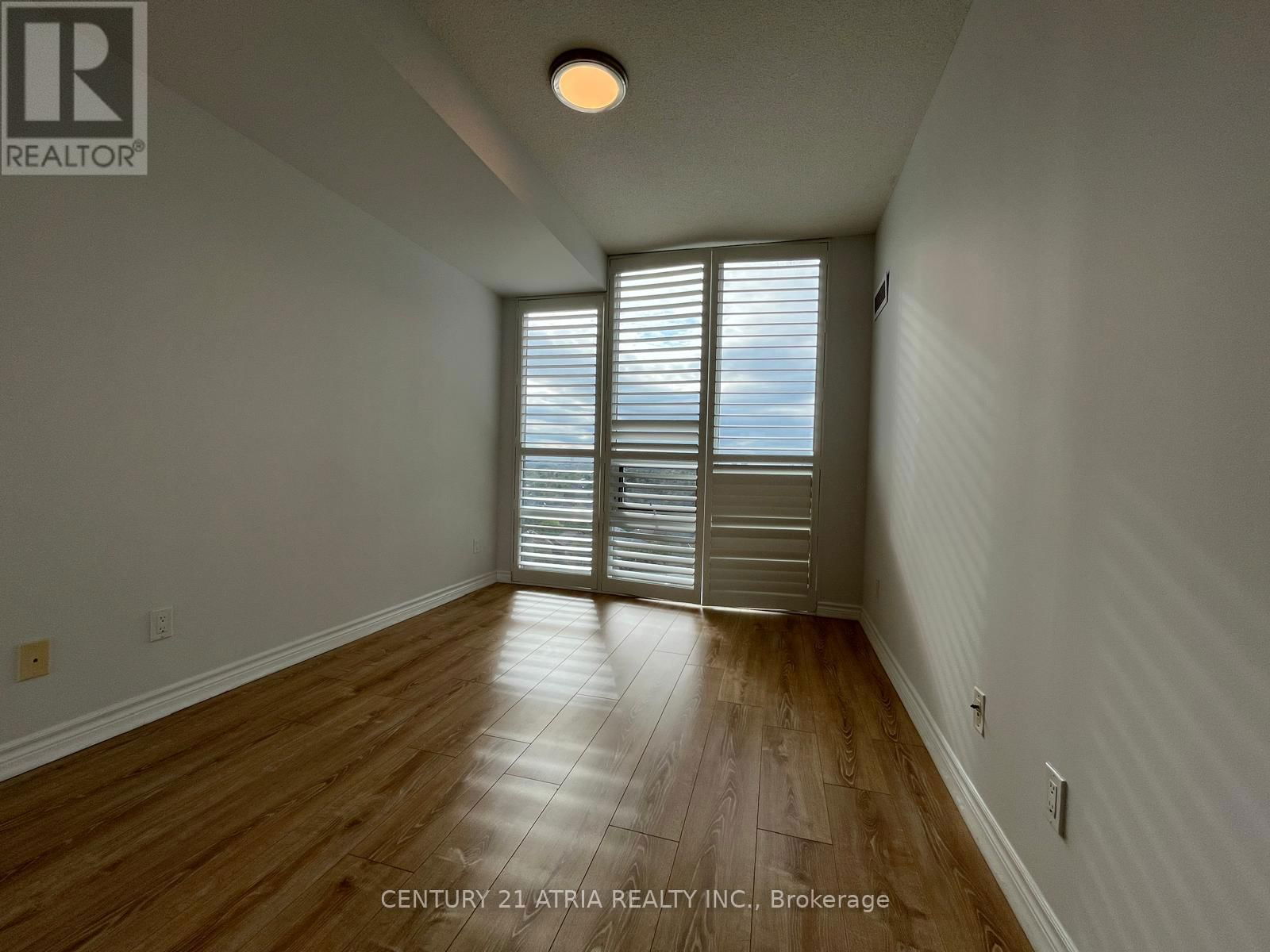 908 - 88 PROMENADE CIRCLE Image 10
