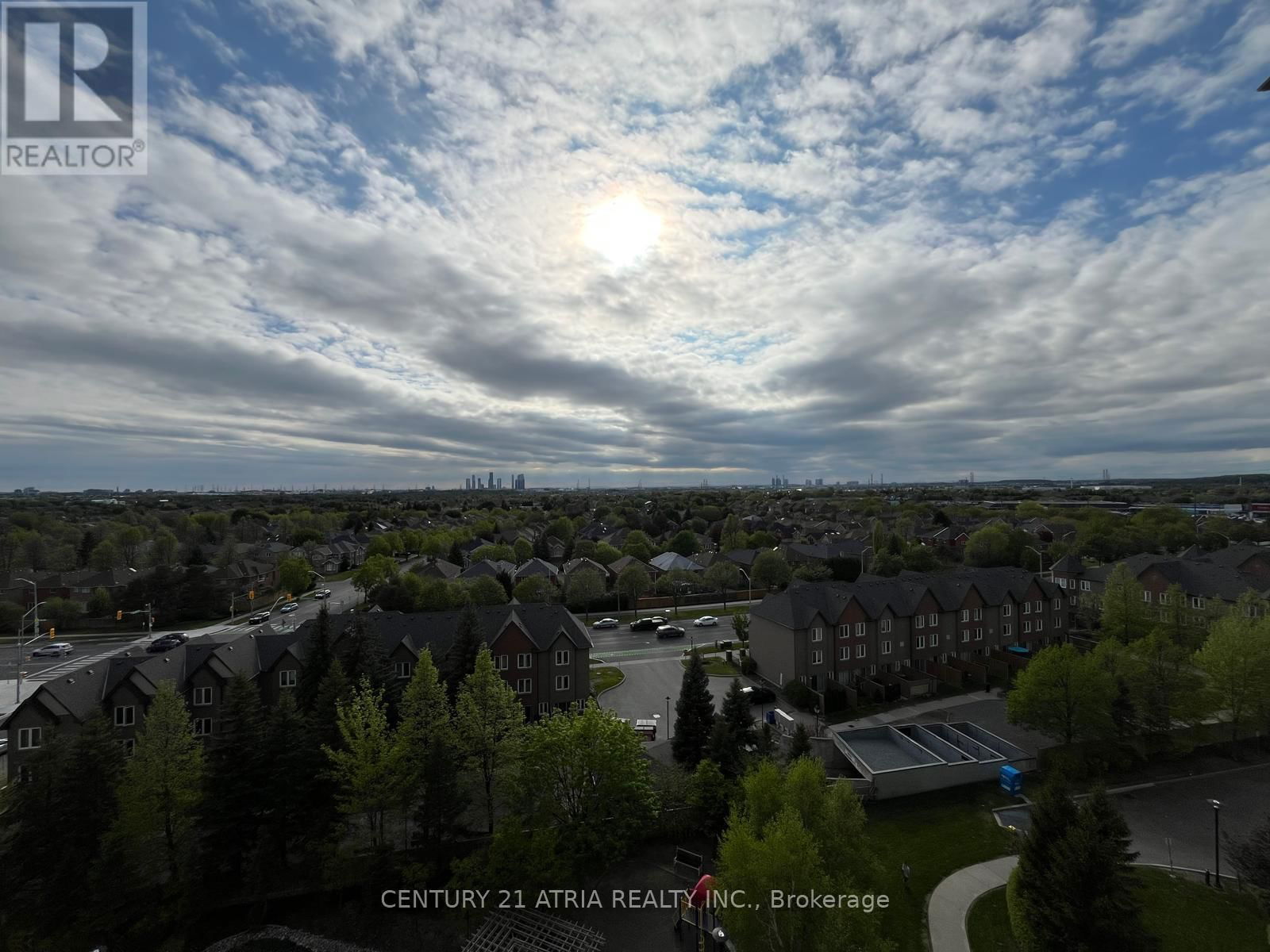 908 - 88 PROMENADE CIRCLE Image 14