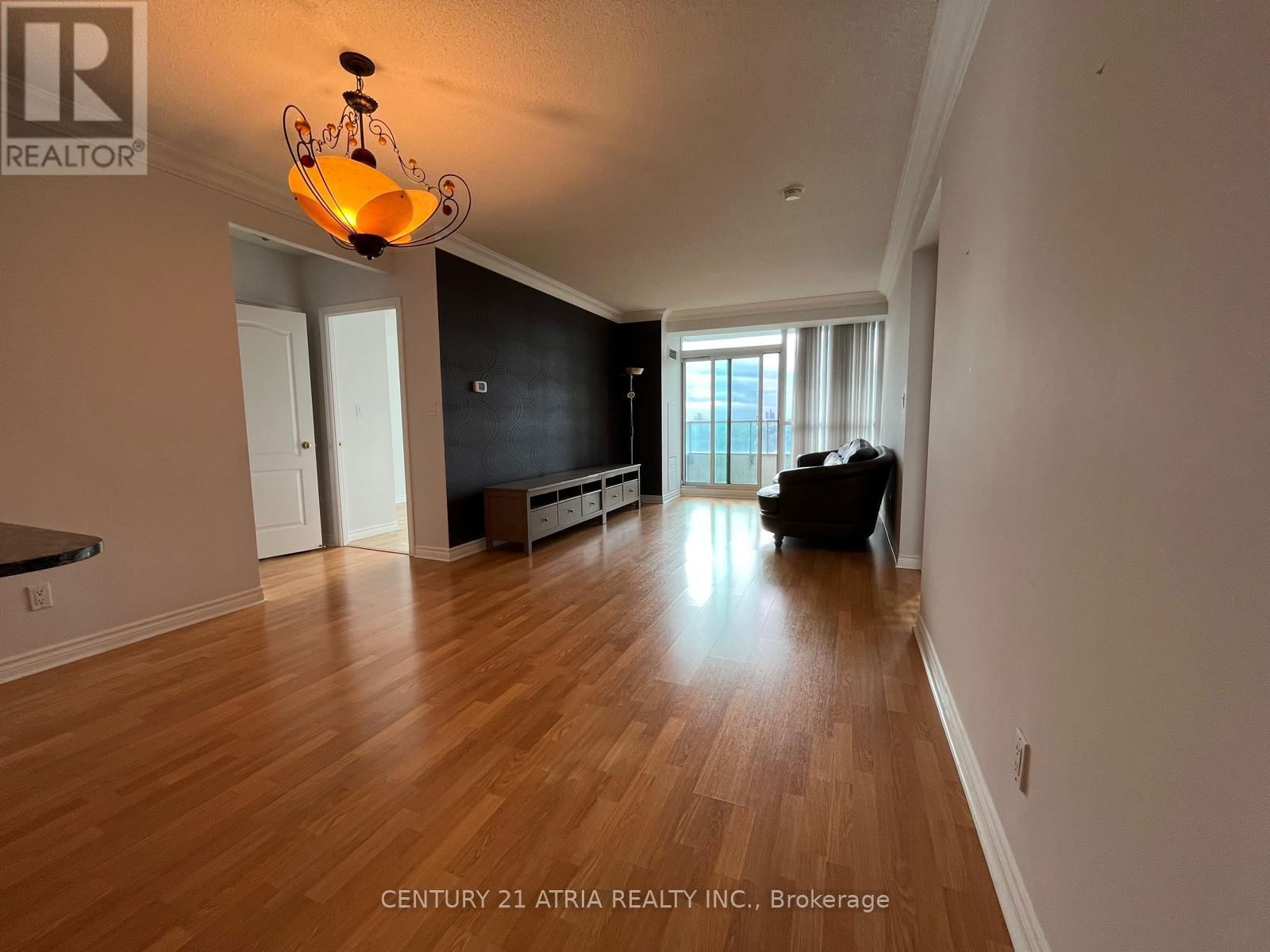 908 - 88 PROMENADE CIRCLE Image 4