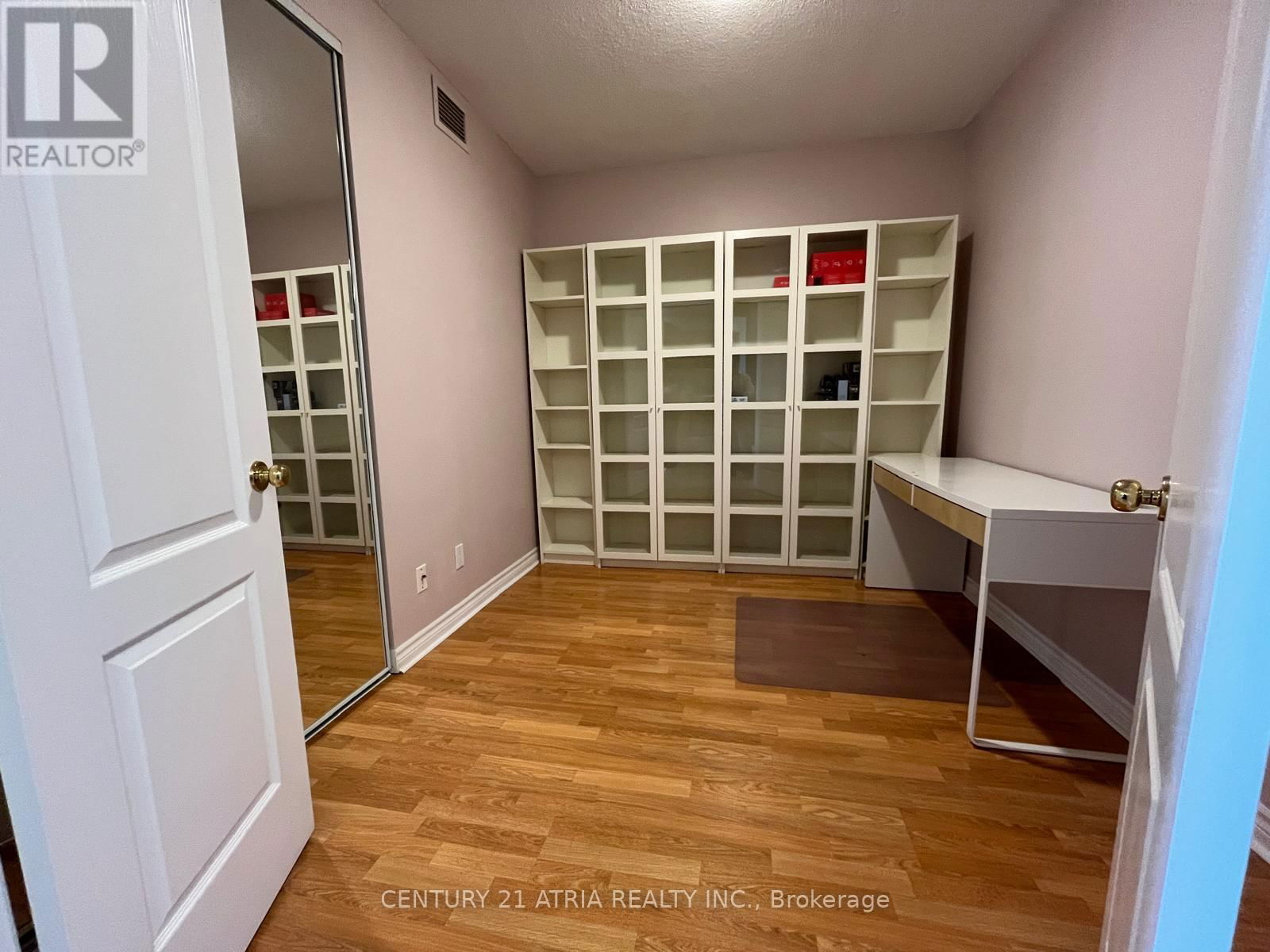 908 - 88 PROMENADE CIRCLE Image 5