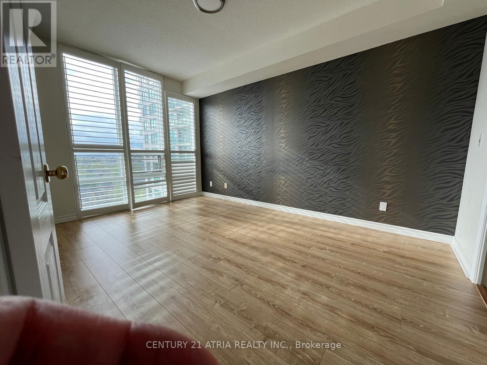 908 - 88 PROMENADE CIRCLE Image 7