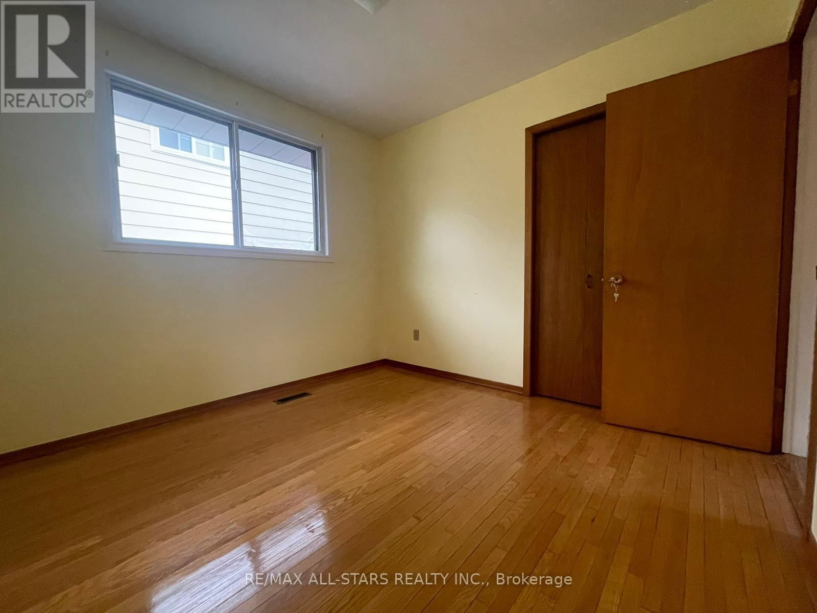 Main Floor - 272 STOUFFER STREET Image 9