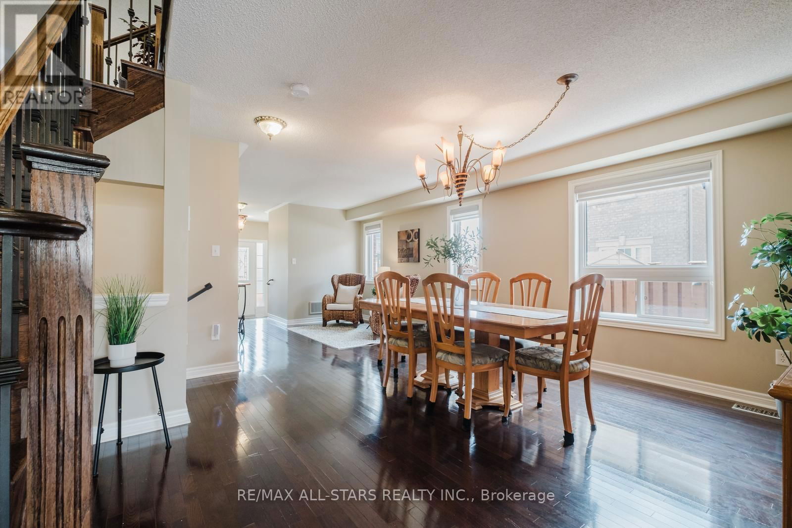 3 RICHARD COULSON CRESCENT Image 11