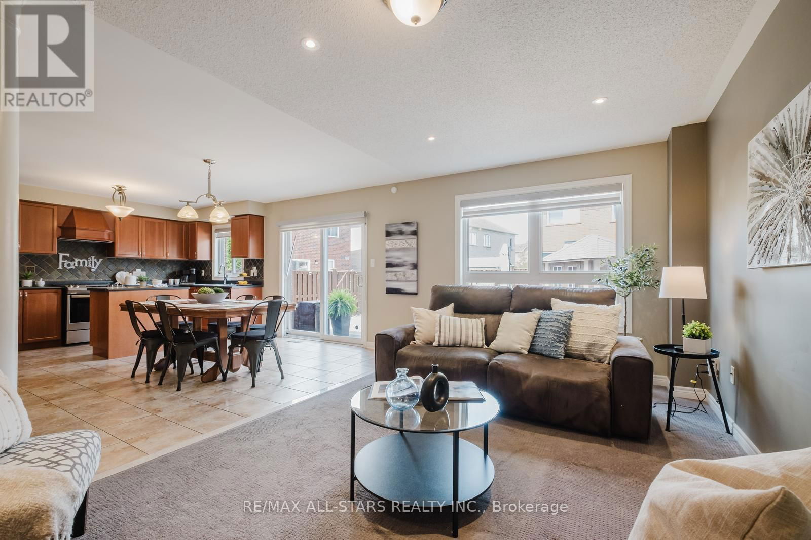 3 RICHARD COULSON CRESCENT Image 13