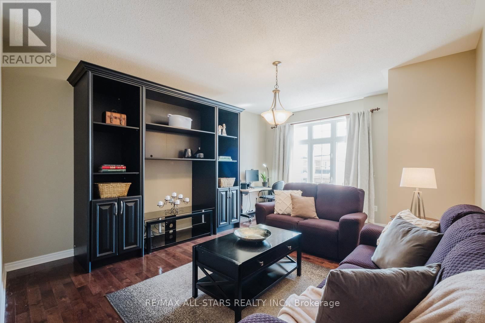 3 RICHARD COULSON CRESCENT Image 14