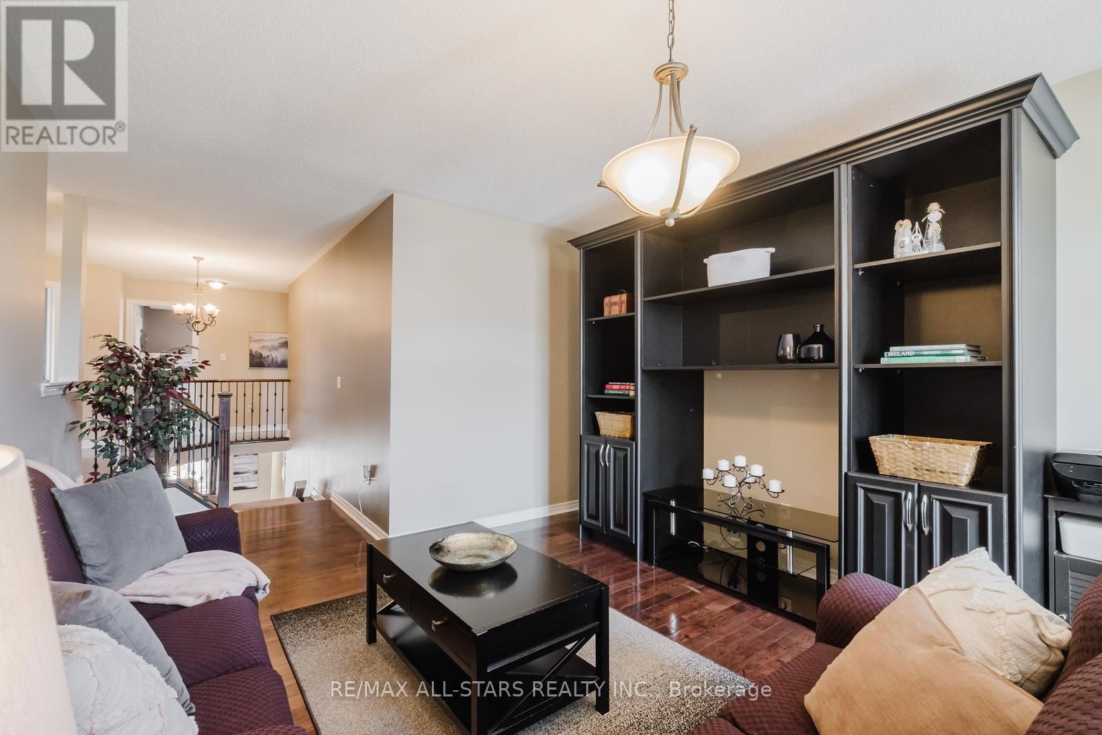 3 RICHARD COULSON CRESCENT Image 15