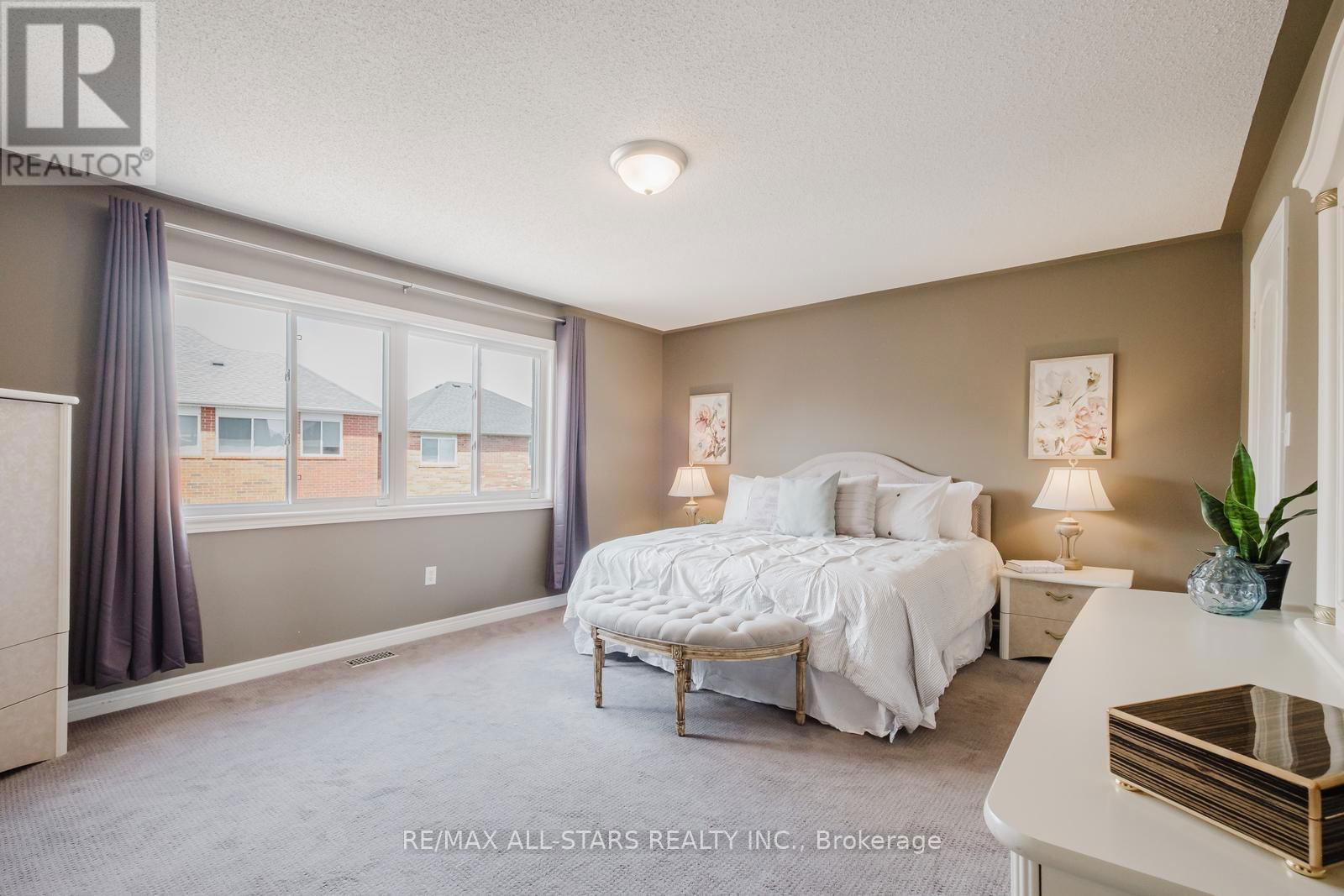 3 RICHARD COULSON CRESCENT Image 16