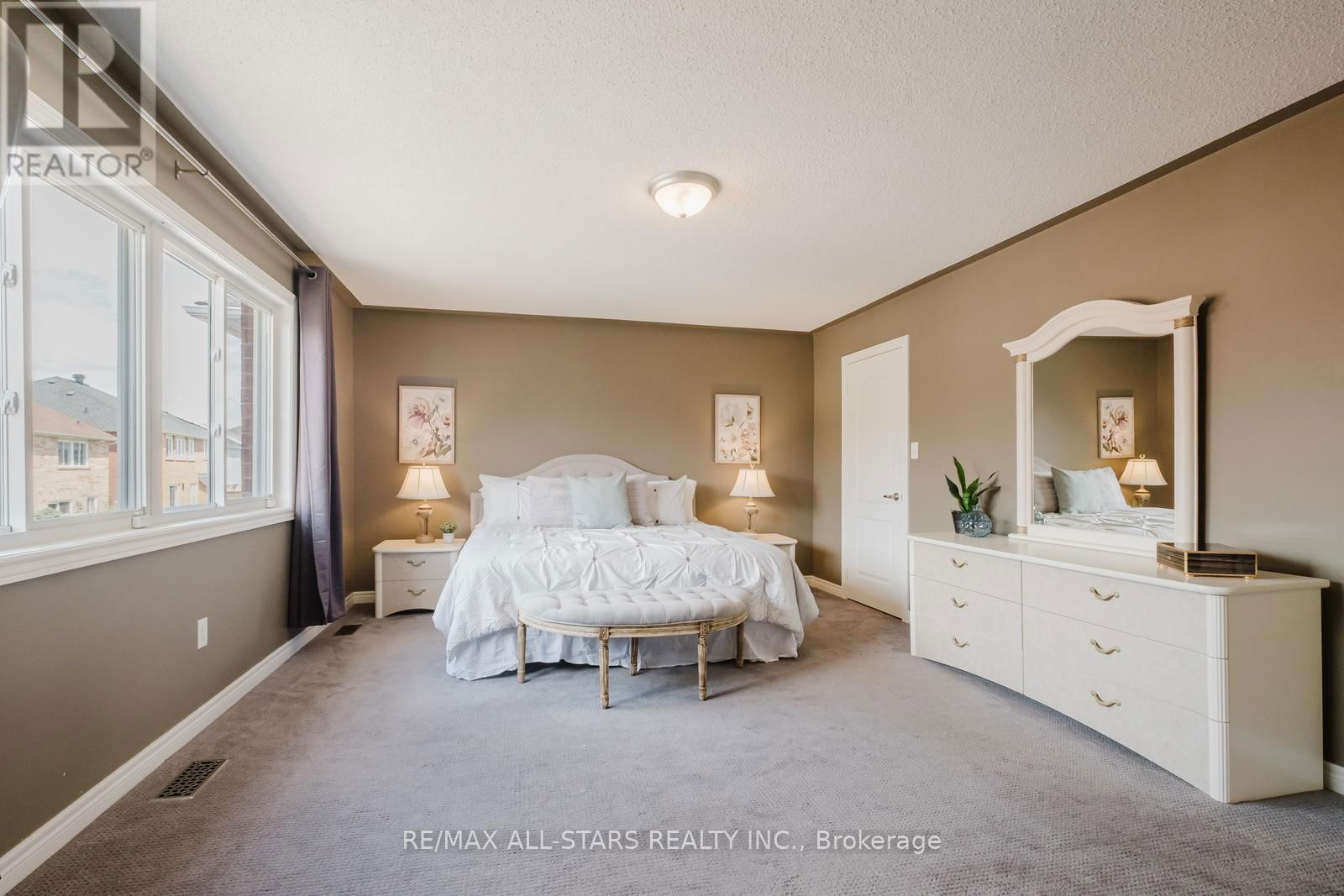 3 RICHARD COULSON CRESCENT Image 17