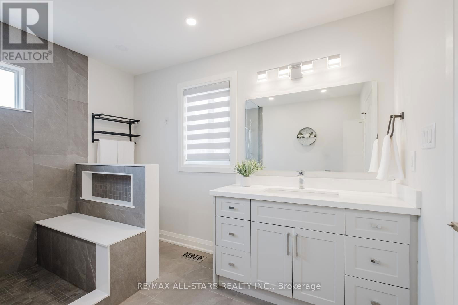 3 RICHARD COULSON CRESCENT Image 18