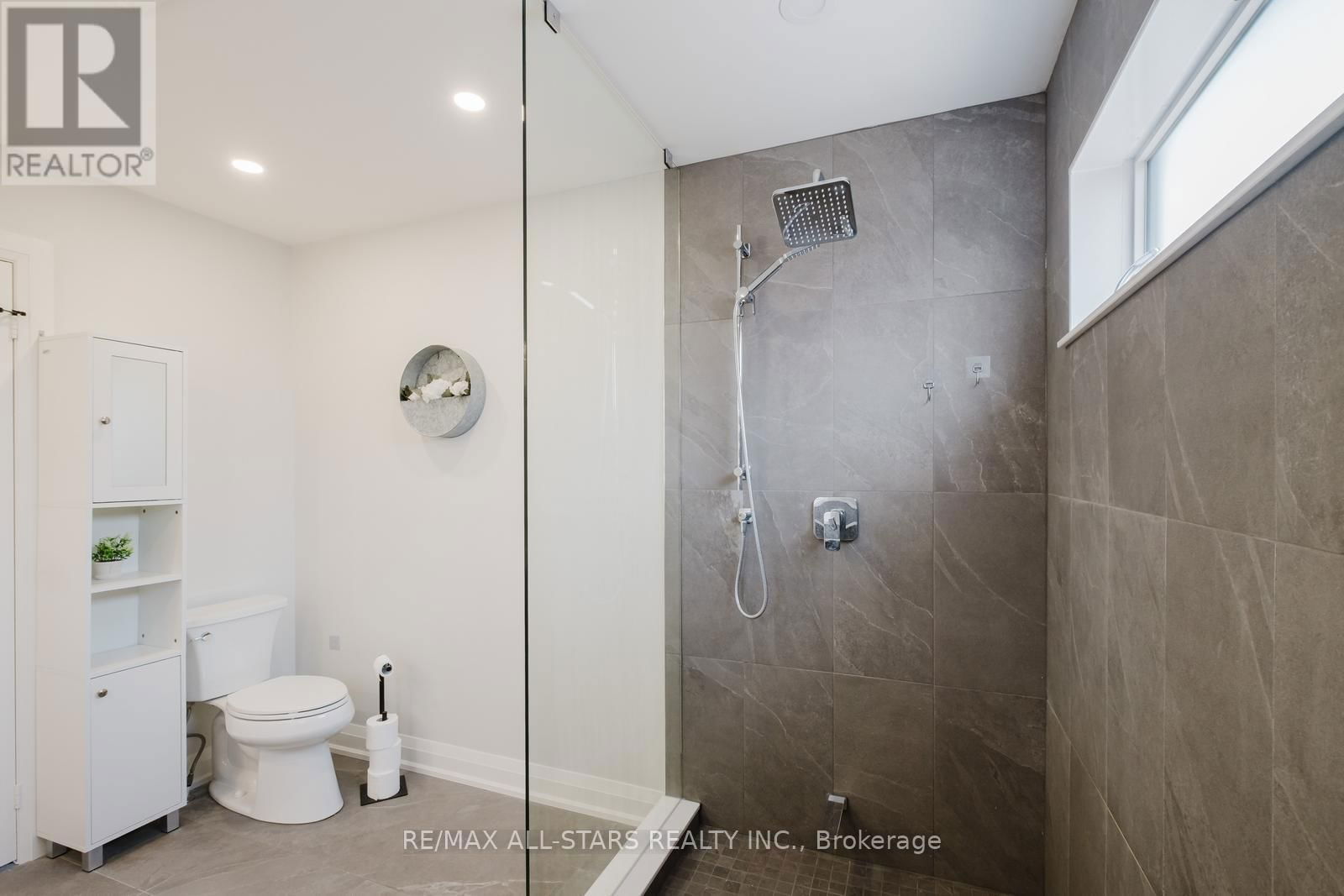 3 RICHARD COULSON CRESCENT Image 19