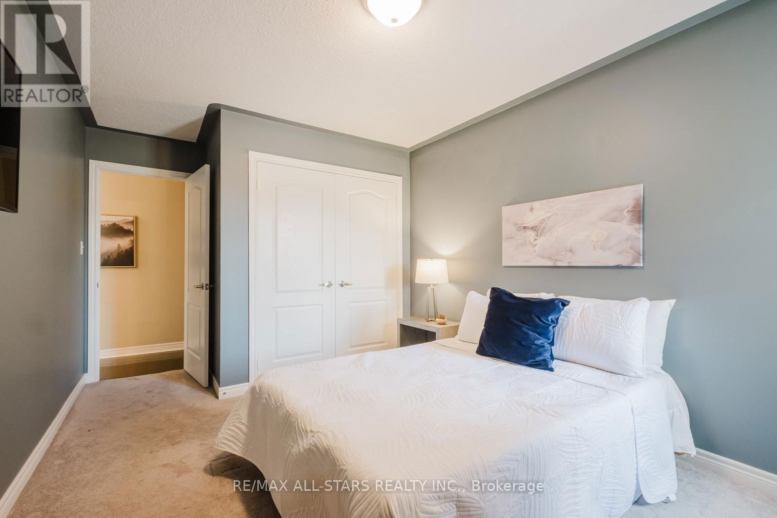3 RICHARD COULSON CRESCENT Image 24