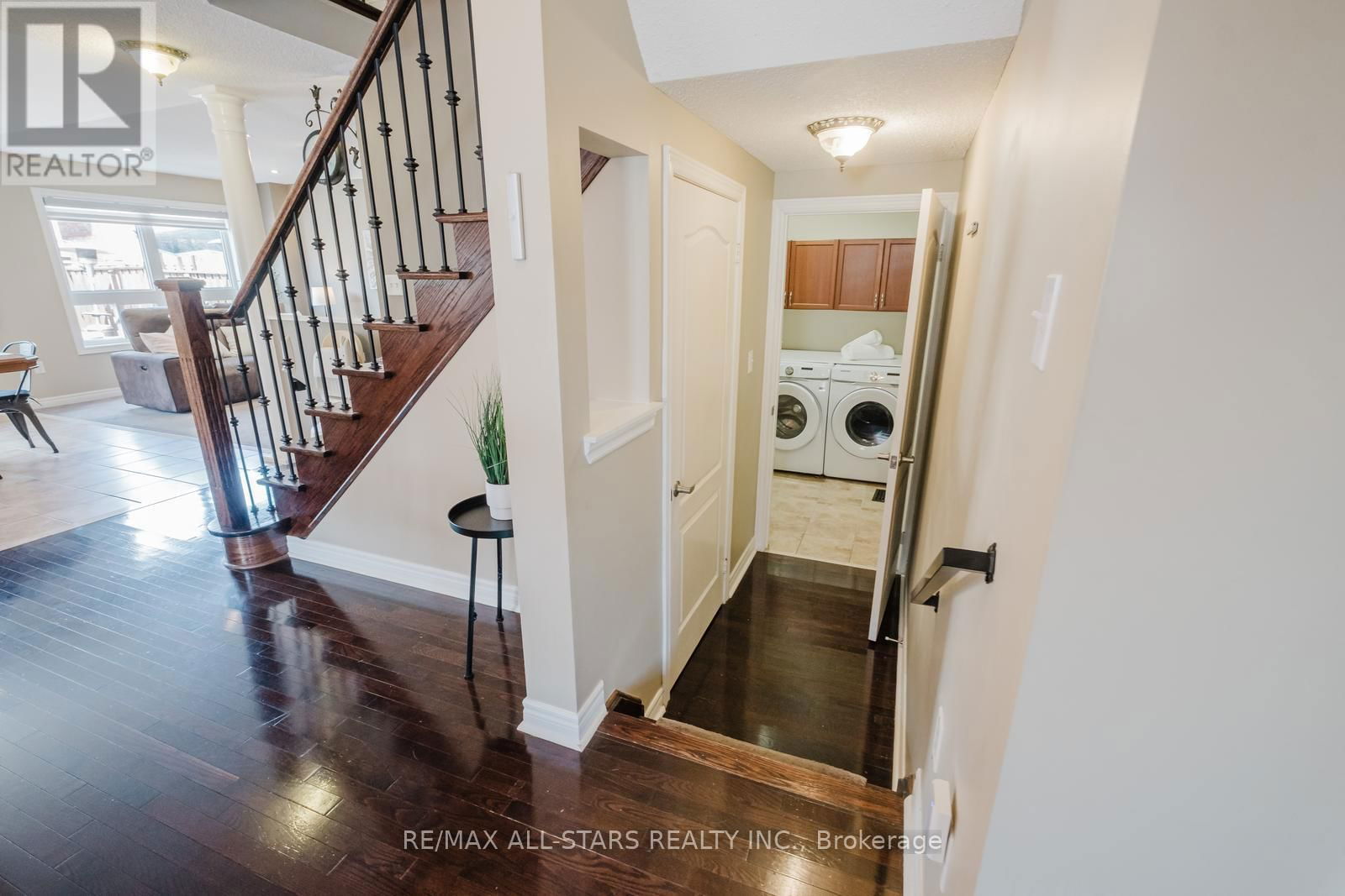 3 RICHARD COULSON CRESCENT Image 26