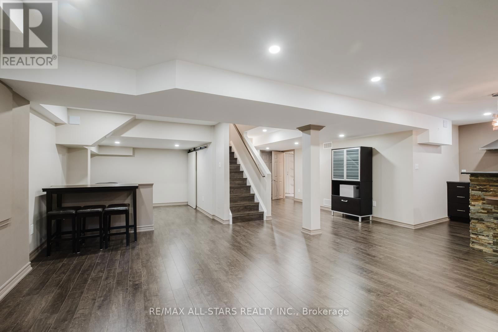 3 RICHARD COULSON CRESCENT Image 28