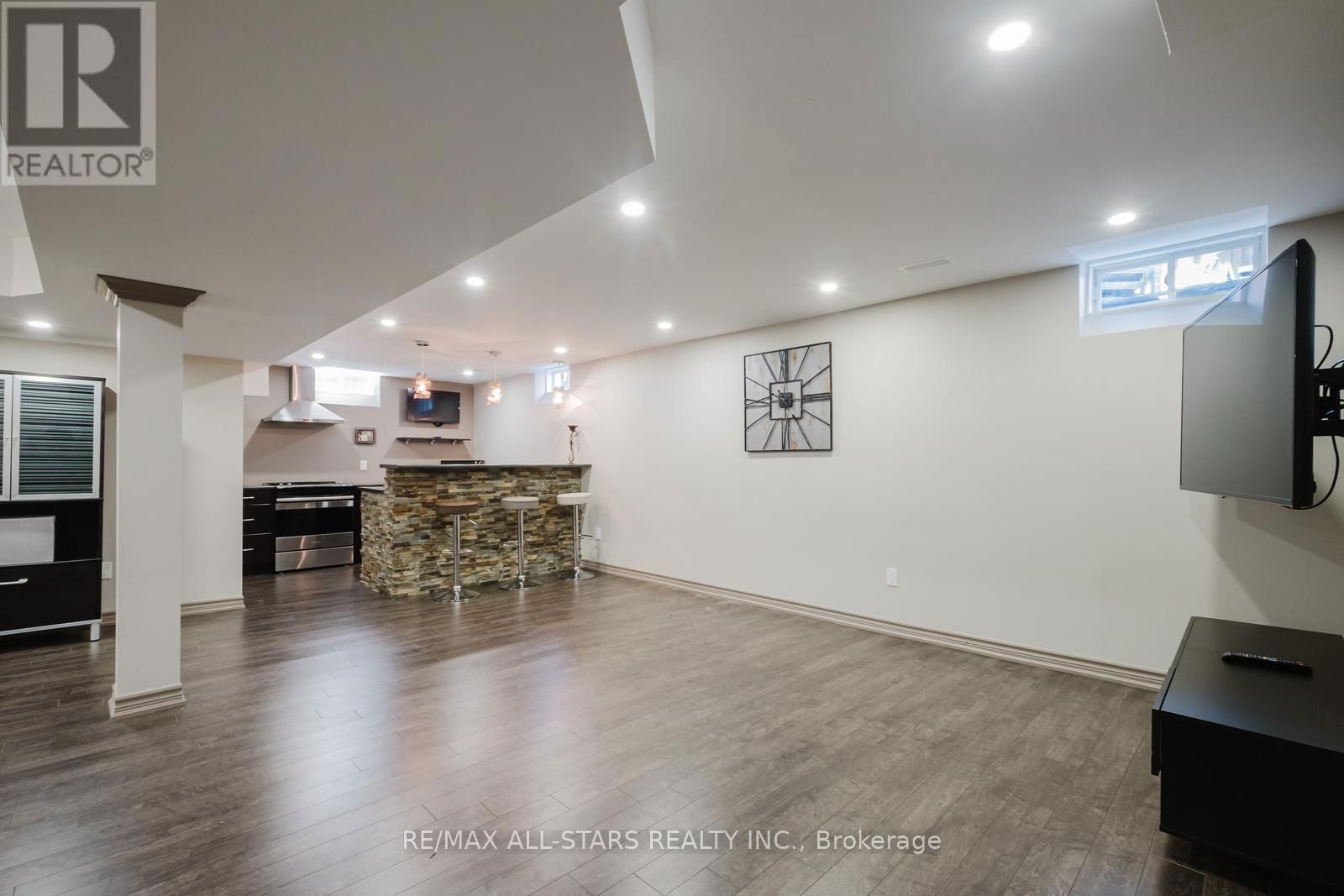 3 RICHARD COULSON CRESCENT Image 29
